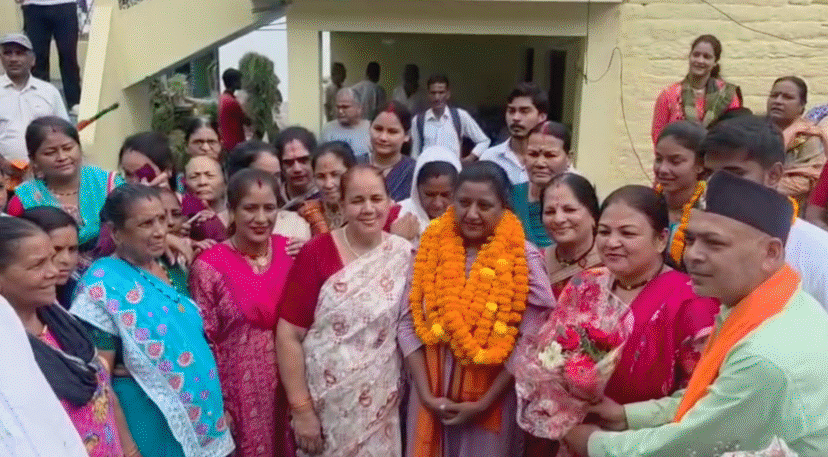 पिथौरागढ़ : बेरीनाग में जिला पंचायत उपाध्यक्ष दीपिका चुफाल का भव्य स्वागत
