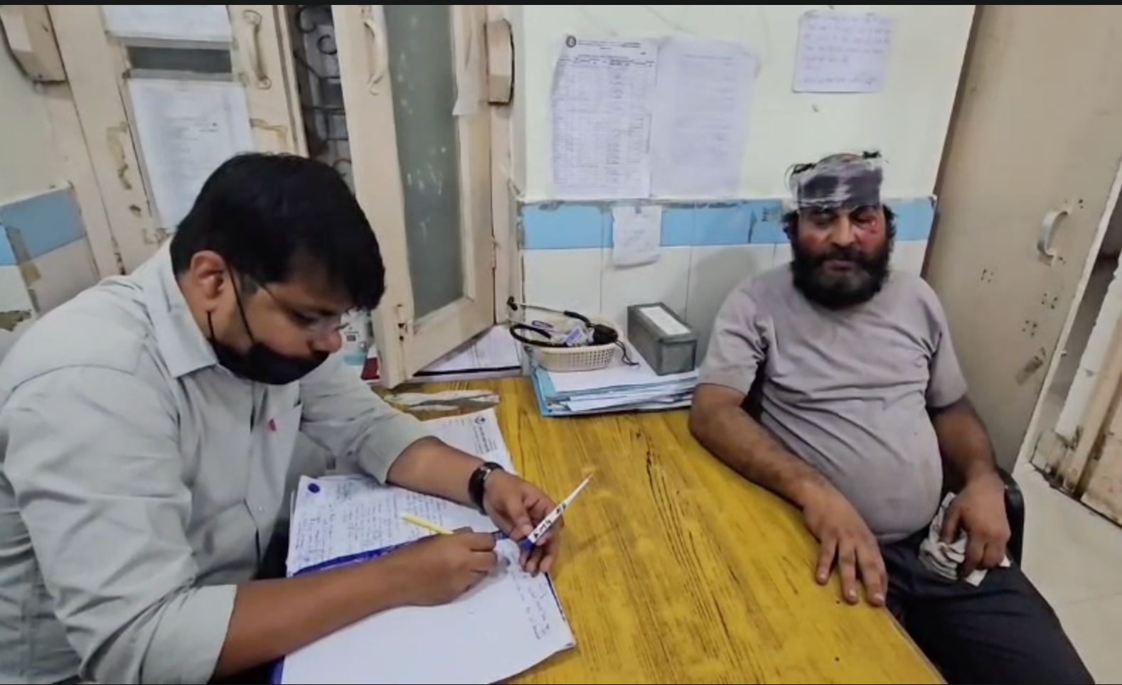 रामनगर: स्कूटी सवार पर गिरा पेड़, गंभीर रूप से घायल