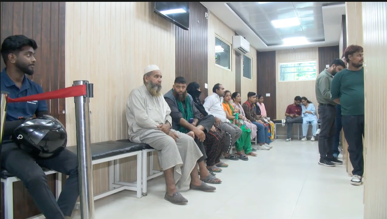 दून अस्पताल में आयुष्मान मरीजों की सीटी स्कैन-एमआरआई जांच ठप, मरीजों को झेलनी पड़ रही परेशानी