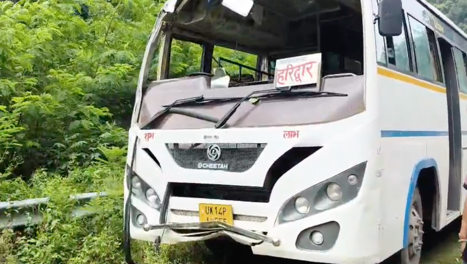 टिहरी हादसा: नागनी के पास अनियंत्रित होकर पलटी बस, चालक समेत 2 की मौत, 12 घायल