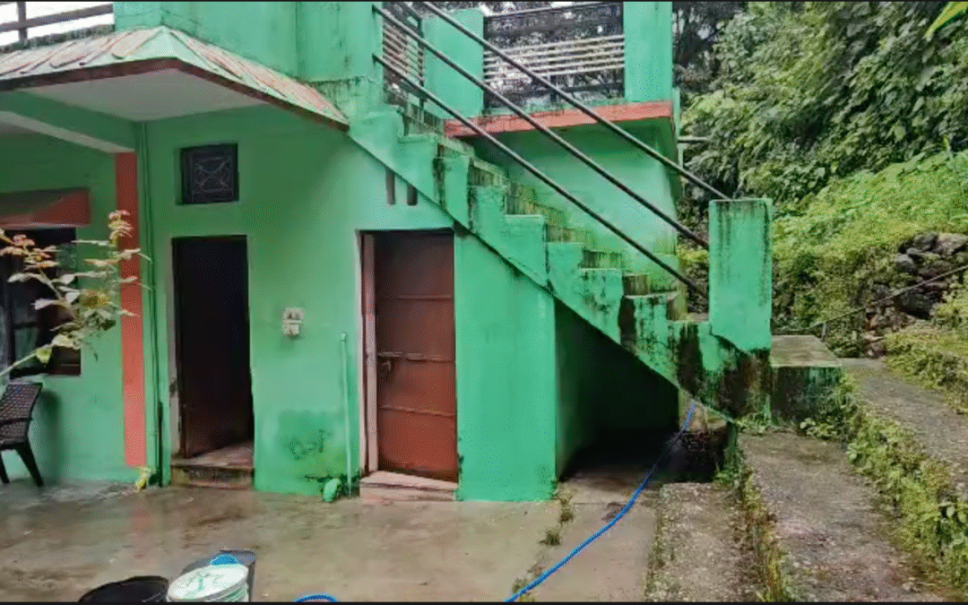 नरेंद्रनगर: आफत की बारिश से 8 कमरों का मकान खतरे में