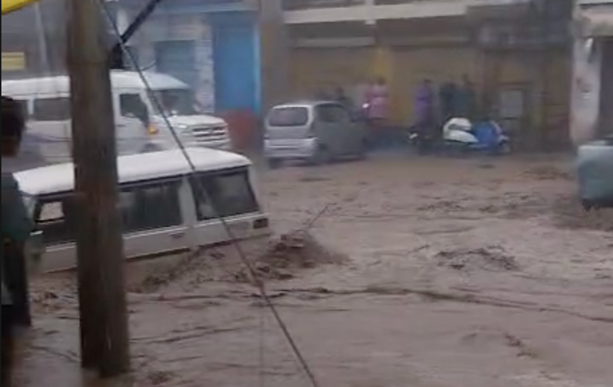 ऋषिकेश: भारी बारिश से ढालवाला, कैलाश गेट और शीशम झाड़ी में अफरातफरी