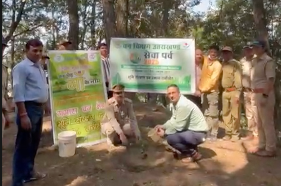 रानीखेत: भूमि संरक्षण विभाग ने सेवा पखवाड़े में स्वच्छता व वृक्षारोपण अभियान चलाया
