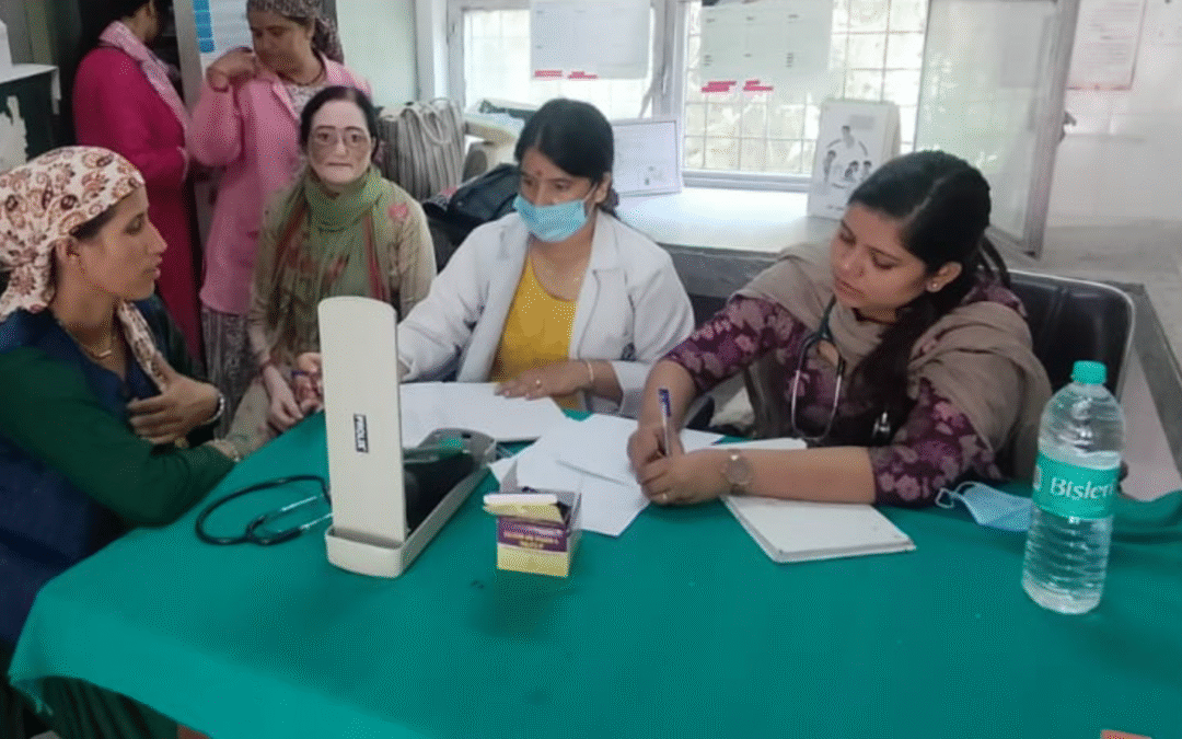 उत्तरकाशी: मोरी ब्लॉक में वृहद विशेषज्ञ स्वास्थ्य शिविर, 632 लोगों की हुई जांच